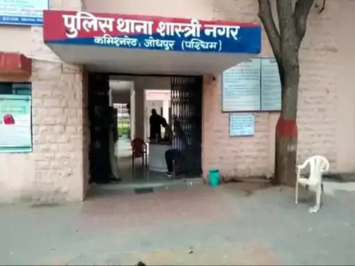 युवक से मारपीट कर 4.50 लाख की लूट, जान से मारने की धमकी