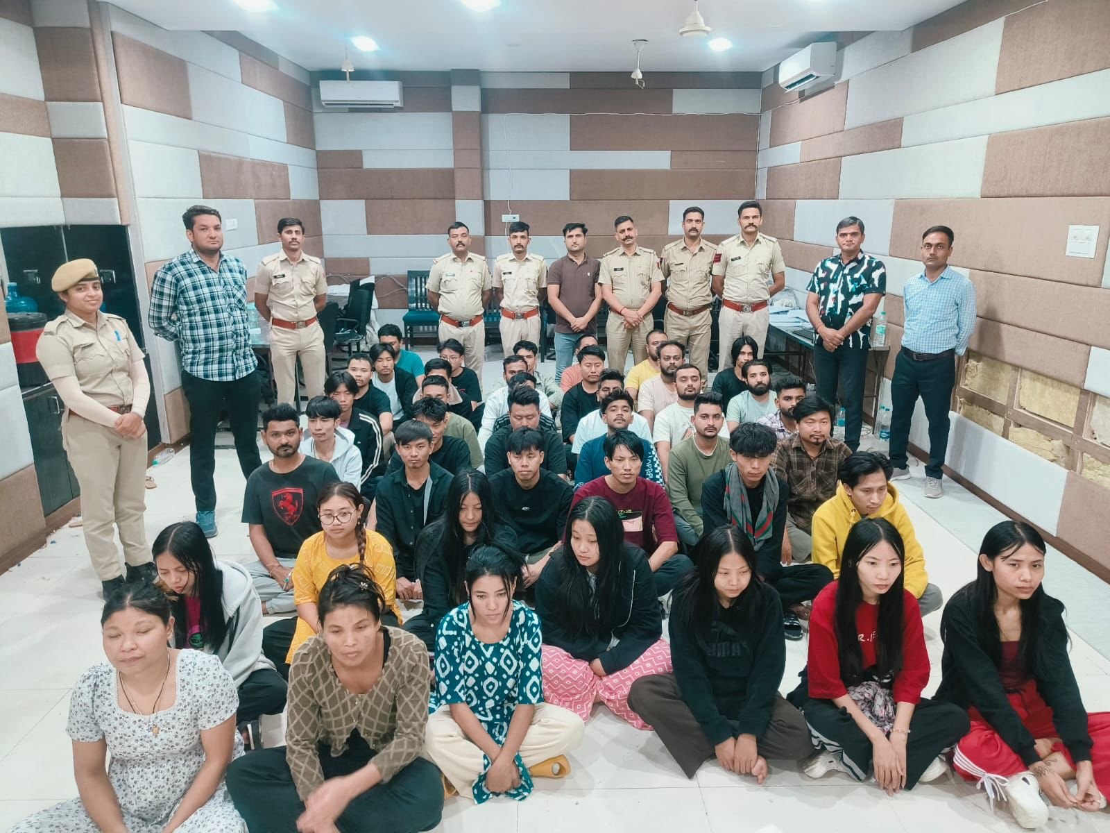 सविना पुलिस की बड़ी कार्रवाई: फर्जी कॉल सेंटर का भंडाफोड़, 41 आरोपी गिरफ्तार