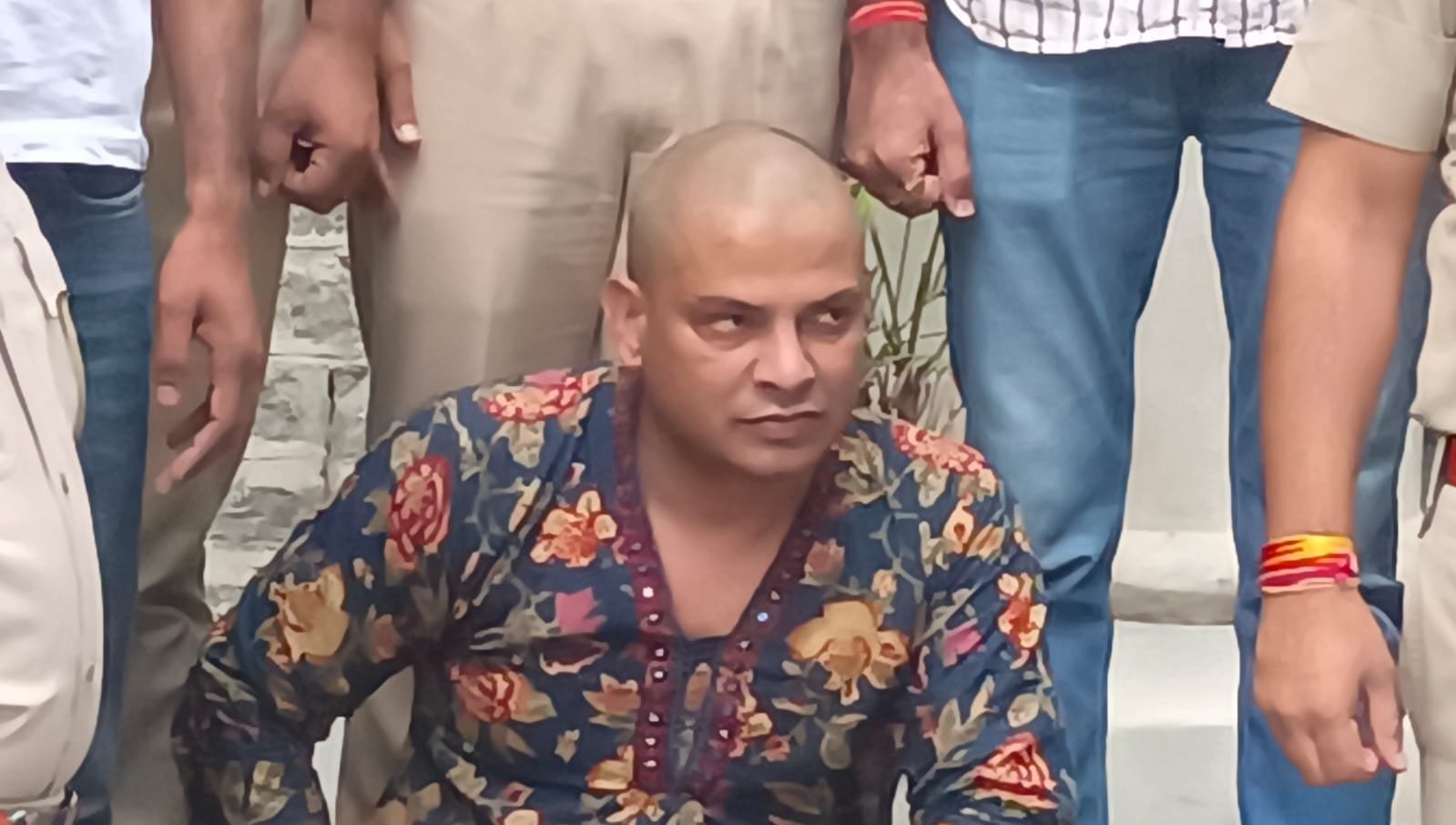 बदमाश दिलीप नाथ सलाखो के पीछे, लिपस्टिक और सलवार भी बचा नहीं पाई उदयपुर पुलिस से!