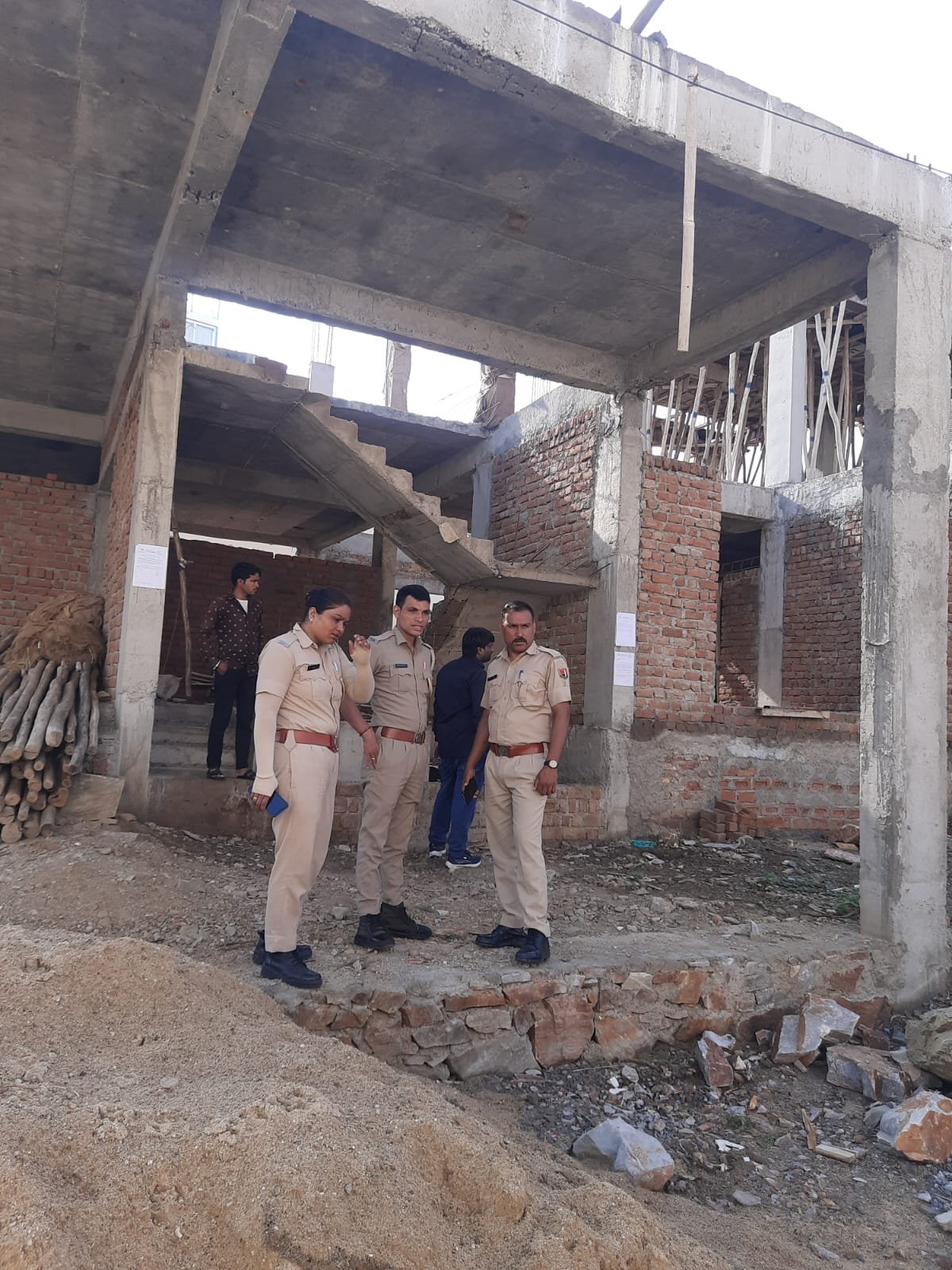 बिना स्वीकृति निर्माण पर निगम की कार्रवाई, 4 भवन सीज