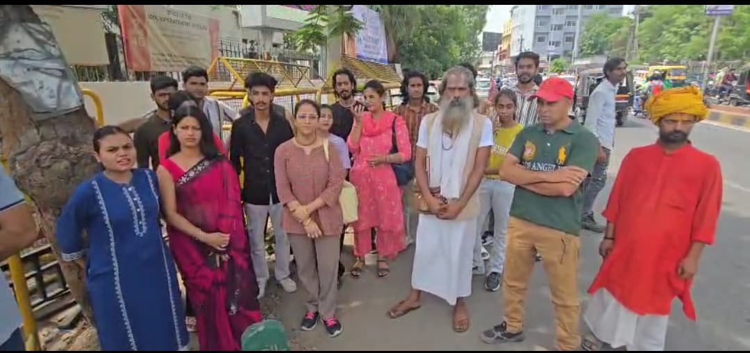 उदयपुर की शान रामु हथनी की मौत पर बवाल, पशु प्रेमियों ने किया प्रदर्शन – डॉ. माला मट्ठा पर गंभीर आरोप