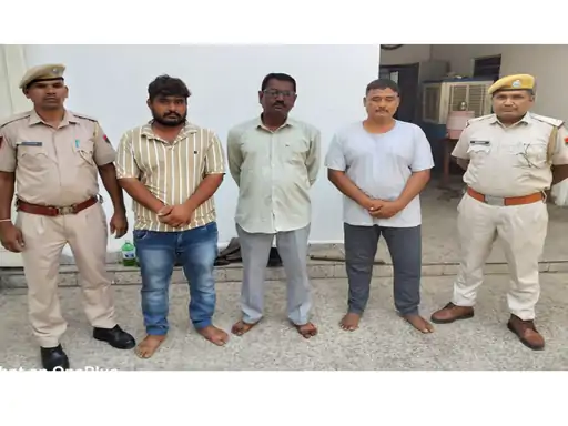 घर खाली कराने के नाम पर लूटपाट, तीन मुख्य आरोपी गिरफ्तार