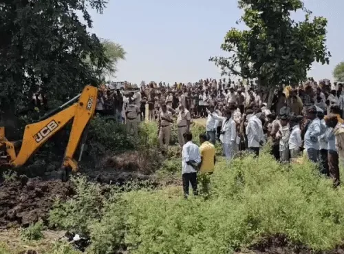 लिव-इन में रह रही युवती की हत्या, खेत में दफन मिला शव