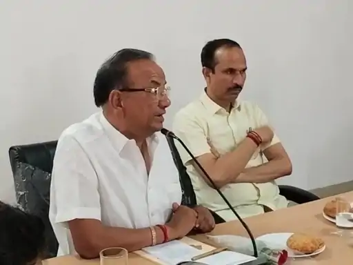 स्वच्छ भारत मिशन की खुली पोल: गांवों में नहीं दिख रही सफाई, NSSC मेंबर केके गुप्ता नाराज़