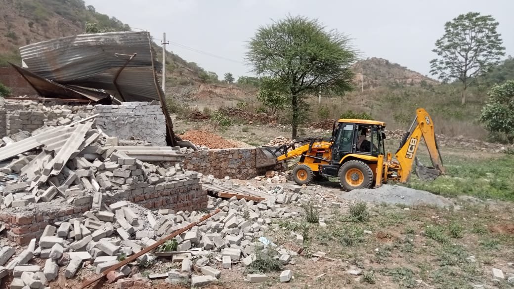 यूडीए की बड़ी कार्यवाही: करोड़ों की जमीन अतिक्रमण से मुक्त, बुलडोजर चला कर अवैध निर्माण ढहाए