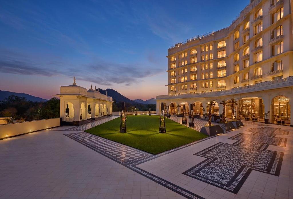 Udaipur Marriott Hotel में सप्लाई हो रही थी नकली शराब, आबकारी विभाग की कार्यवाही, होटल स्टाफ गिरफ्तार !