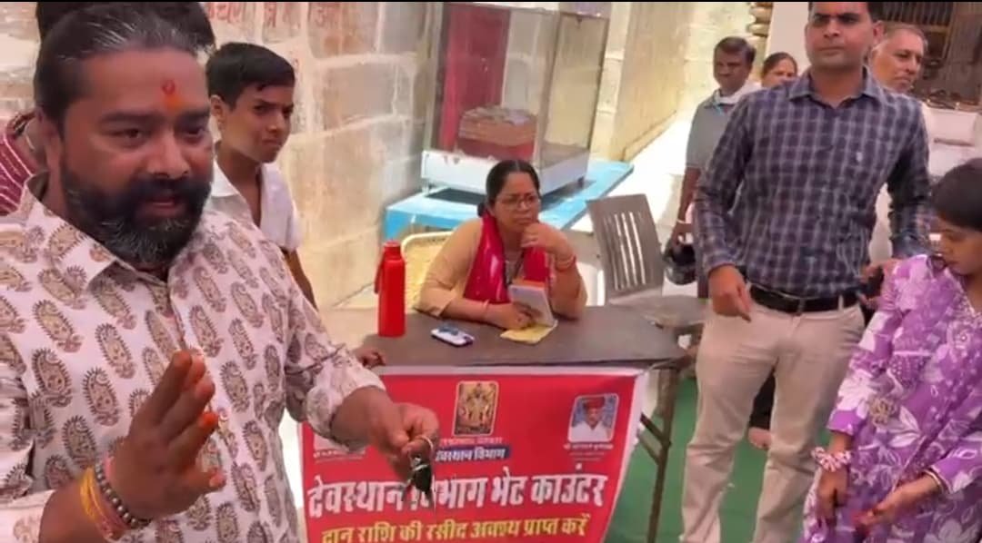 निर्जला एकादशी पर जगदीश मंदिर में हंगामा, दान पत्र को लेकर पुजारियों का विरोध