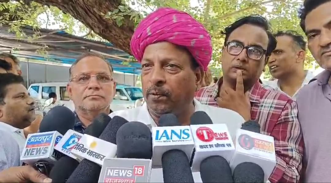 चारागाह भूमि पर जीएसएस लगाने का विरोध, ट्रैक्टर लेकर कलेक्ट्रेट पहुंचे खेरोदा के ग्रामीण