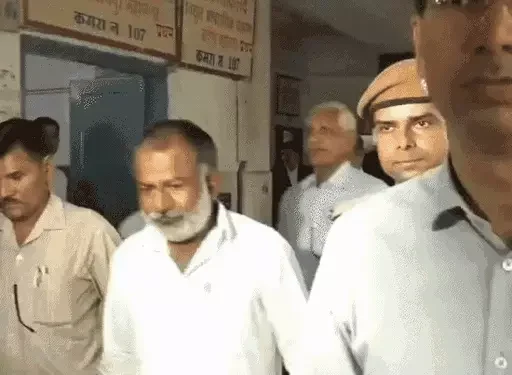 कांग्रेस नेता का पूर्व-PA शकूर खान बना ISI का जासूस, वॉट्सऐप पर पाकिस्तान भेजता था लोकेशन