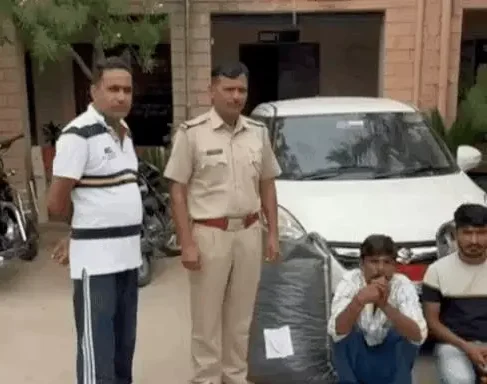 स्विफ्ट कार से 36 किलो डोडा चूरा बरामद, दो तस्कर गिरफ्तार