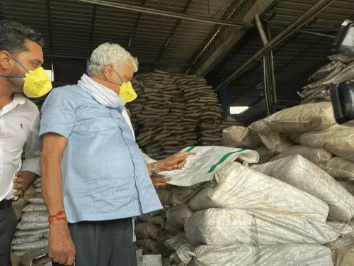 उदयपुर में आर्गेनिक खाद फैक्ट्री पर डॉ किरोड़ीलाल मीणा ने मारा छापा