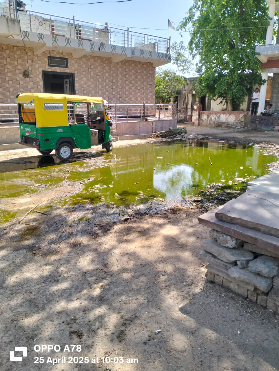 मोखुंदा में विकास के नाम पर विनाश, अधूरा नाला बना जानलेवा जाल!
