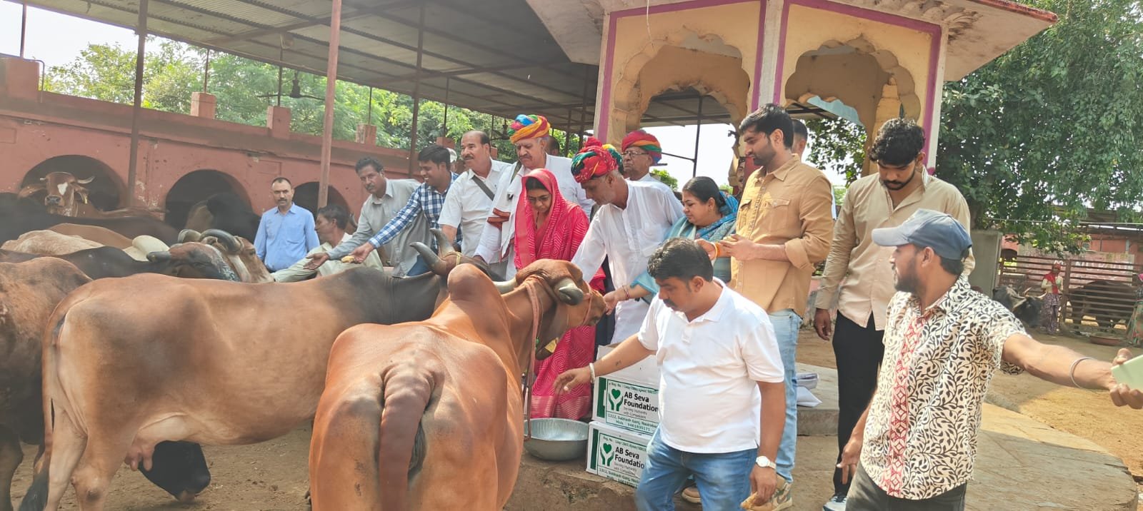 सेवा कार्य कर मनाया गया पूर्व विधायक महेंद्र सिंह गुर्जर का जन्मदिन