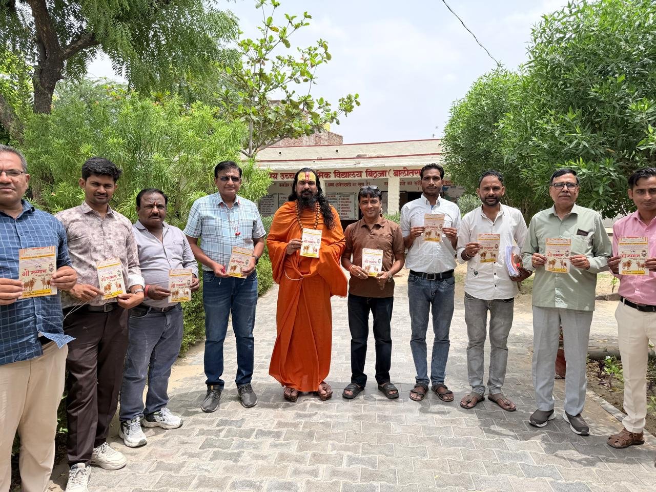 गोमाता को राष्ट्रमाता घोषित कराने के लिए तेज हुआ जनजागरण अभियान, गांव-गांव पहुंच रहे गोभक्त